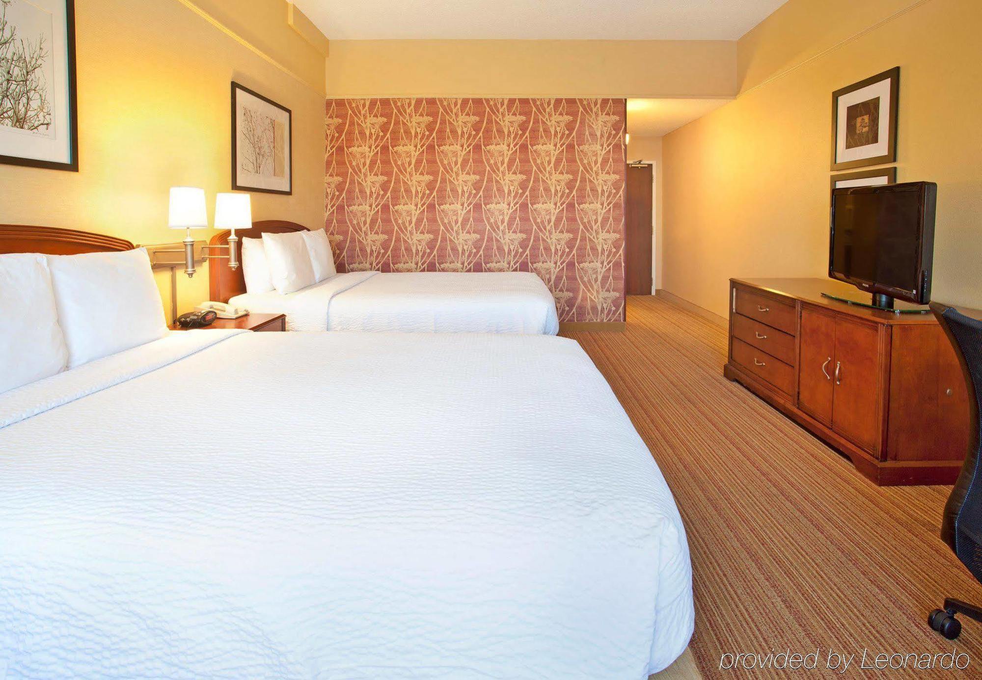 Hotel Courtyard Airport 3*