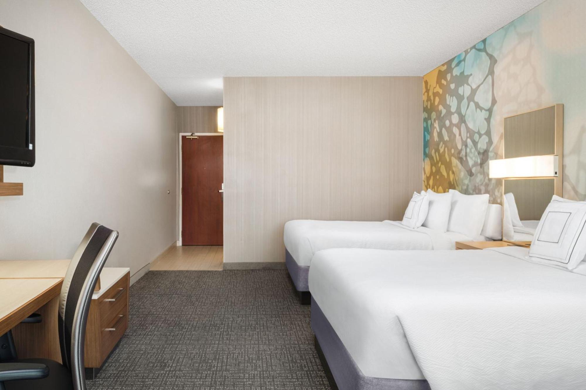 Courtyard Airport 3*